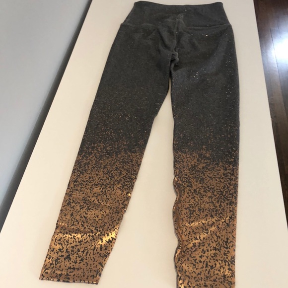 Beyond Yoga High Waisted Alloy Ombré Midi Leggings - Picture 4 of 4